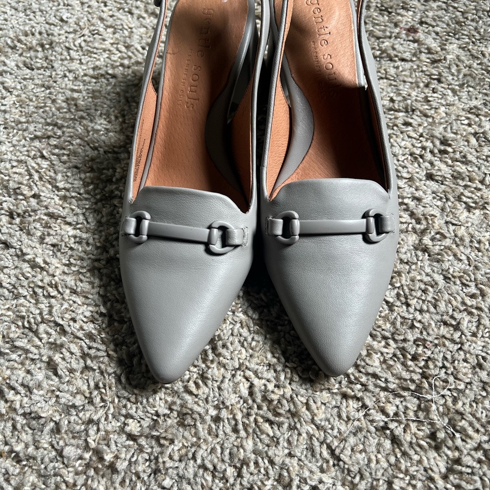 Kenneth Cole Gray Pointed-Toe Slingback heel.